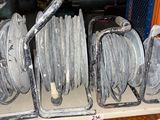 tout un tas de types de tuyaux différents sur une étagère