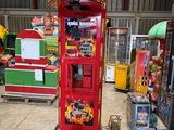 une machine rouge posée sur un chariot à l'intérieur d'un bâtiment