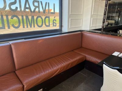 1 module de 3 banquettes 3 places avec un retour REF. 07