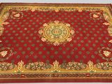 l'image d'un tapis rouge et or orné d'un médaillon