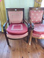 Trois fauteuils dépareillés en acajou, l'un à décor de caria… (photo 2)