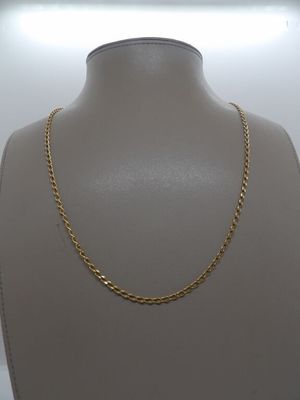 un collier à chaîne en or sur un mannequin mannequin mannequin mannequin mannequin mannequin mannequin mannequin mannequin mannequin