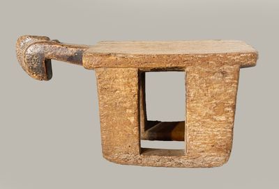 a small wooden object with a handle on top of it