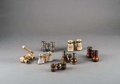 many different types of vases that are on the table