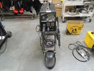 a machine that is sitting on the floor in a room