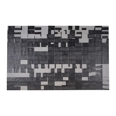 tapis abstrait en noir et blanc, composé de carrés et de rectangles sur fond blanc