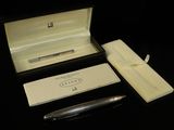 an image of a pen and a box with a pen in it