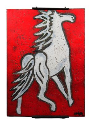 PLAQUE en pierre de lave à décor émaillé rouge et blanc figu…