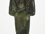 an image of a statue of a man with a hat on it ' s head