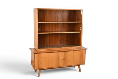 BIBLIOTHEQUE en placage, partie haute vitrée à deux portes c…