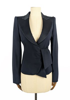 Cette image contient peut-être un mannequin, mais ce n'est pas un mannequin.
