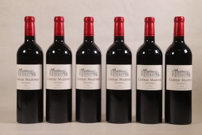 six bouteilles de vin sont alignées sur une table