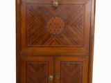 une image d'un meuble en bois avec deux tiroirs et une porte