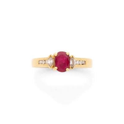 Bague ovale en rubis et diamants