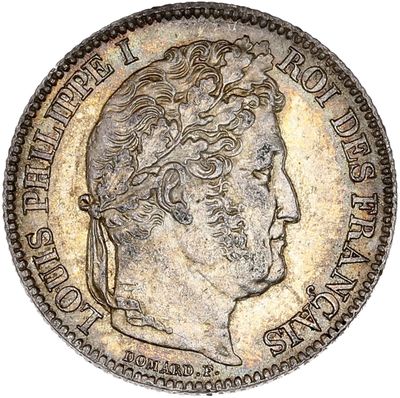 gros plan d'une pièce de monnaie sur laquelle figure un visage de femme