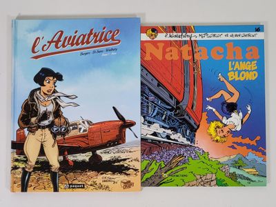 deux bandes dessinées posées sur une surface blanche, avec une femme en couverture