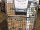 un chariot sur lequel sont empilées de nombreuses boîtes