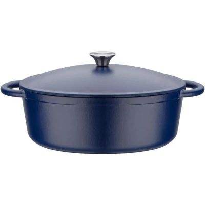 une cocotte bleue avec un couvercle sur fond blanc