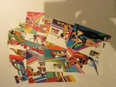 beaucoup de bandes dessinées posées ensemble sur la table