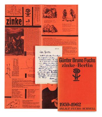un lot de trois livres sur fond blanc, aux pages orange