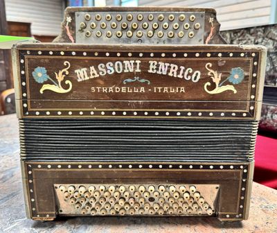 Accordéon ENRICO MASSONI à Stradella : Chromatique à 3 rangs…
