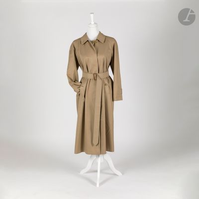 une image d'une robe sur un mannequin mannequin mannequin mannequin mannequin mannequin mannequin mannequin mann