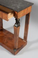 Console en placage d'acajou, les pieds gaines en forme d'Egy… (photo 2)