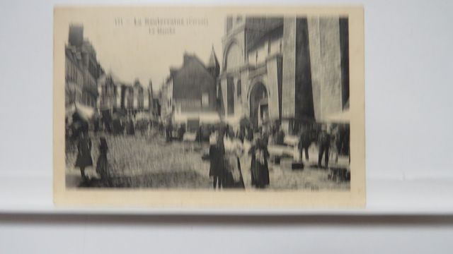 La Souterraine : Le Marché (HM 171). TBE. Carte rare !!!