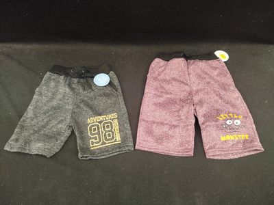 Lot de 45 shorts pour enfants - différents modèles et taille…