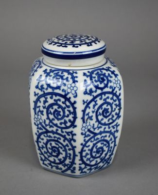 CHINE XXe siècle - POT couvert en porcelaine à décor de rinc…