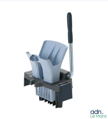 Deux presses Ultra Speed à levier bon état et deux franges n…