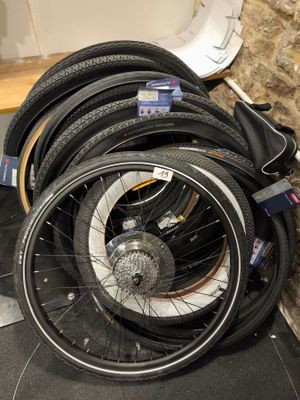 LOT de PNEUS de vélo neufs ENLEVEMENTS impératifs sur place … - Photo 1