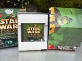 un coffret d'épisodes de Star Wars à côté d'un autre coffret d'épisodes de Star Wars
