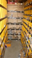- 9 Rayonnages comprenant de la visserie de toutes marques, … (photo 5)
