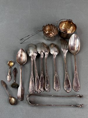 a lot of silver spoons and spoon spoons on the table