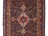 un tapis persan ancien orné d'un motif en losanges sur fond blanc
