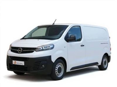 la camionnette blanche est garée sur le côté de la route