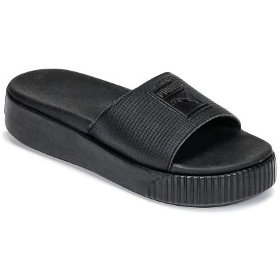 chaussons en cuir noir avec une semelle en caoutchouc et une semelle en caoutchouc