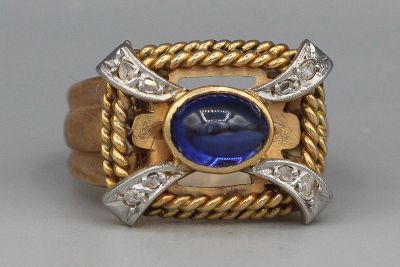 Bague en or cordé ornée d’une pierre centrale épaulée de lignes de bri - Photo 1