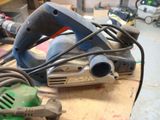 a picture of a sander sitting on top of a table