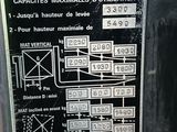 a sign on the side of a building that says chambot elevator