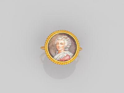 une bague-portrait en or et émail