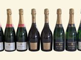 six bouteilles de champagne sont alignées