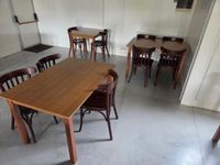 Lot de 12 tables en formica. 7 en 120X80X74 cm et 5 en 80X80… (photo 3)