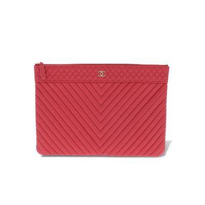 Pochette Chanel en cuir matelassé à motif chevron