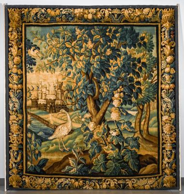 une image d'une tapisserie accrochée au mur d'une pièce