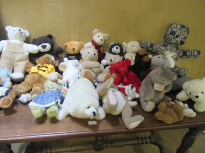 72.41 - IMPORTANT LOT DE PELUCHES . - Photo 1