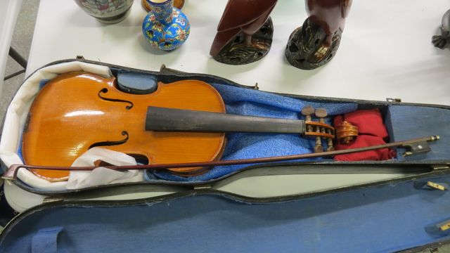 Violon pas d’étiquette, L : 560 mm + boite en bois + archer mauva...