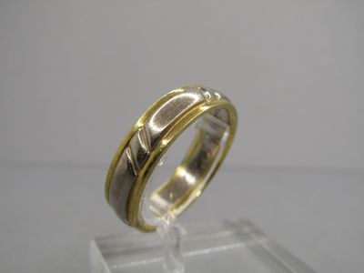 Alliance en or de deux tons 18K 750/1000, poinçon tête d'aigle, gravée - Photo 1