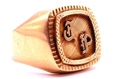 an image of a gold ring with a cross on it